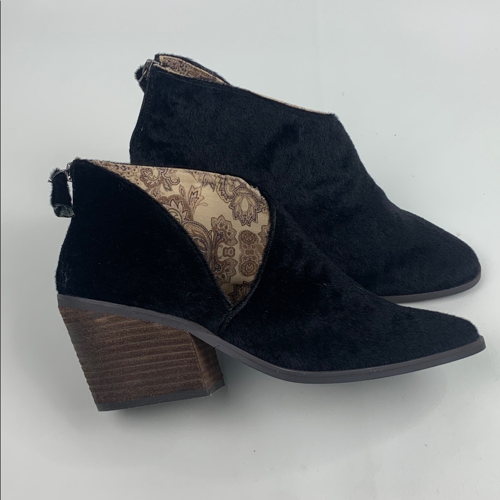 Band of Gypsies Black Ankle Booties Side cutout Zip up back Size 9 New NWOT